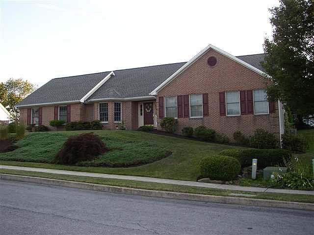 2nd image of 2075 Doral Dr