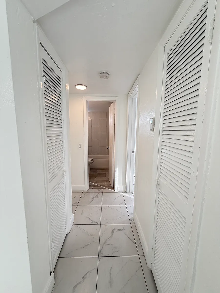 Building Photo - 1860 SW 22nd St #8