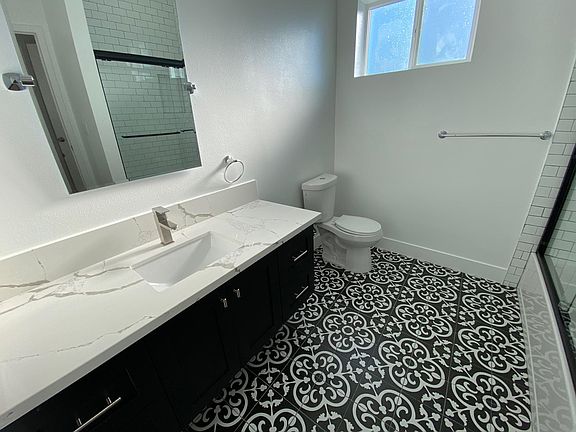 5th image of 236 1/2 N Park View St
