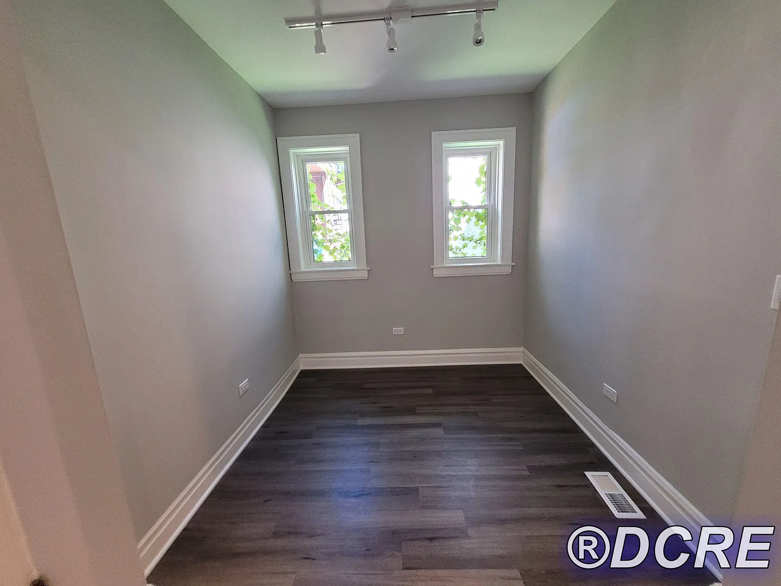 1714 N Wolcott Ave — Photo 4
