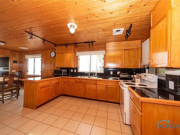 3rd image of 8137 W Division St