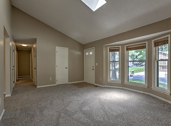 5th image of 8601 Linda Ln