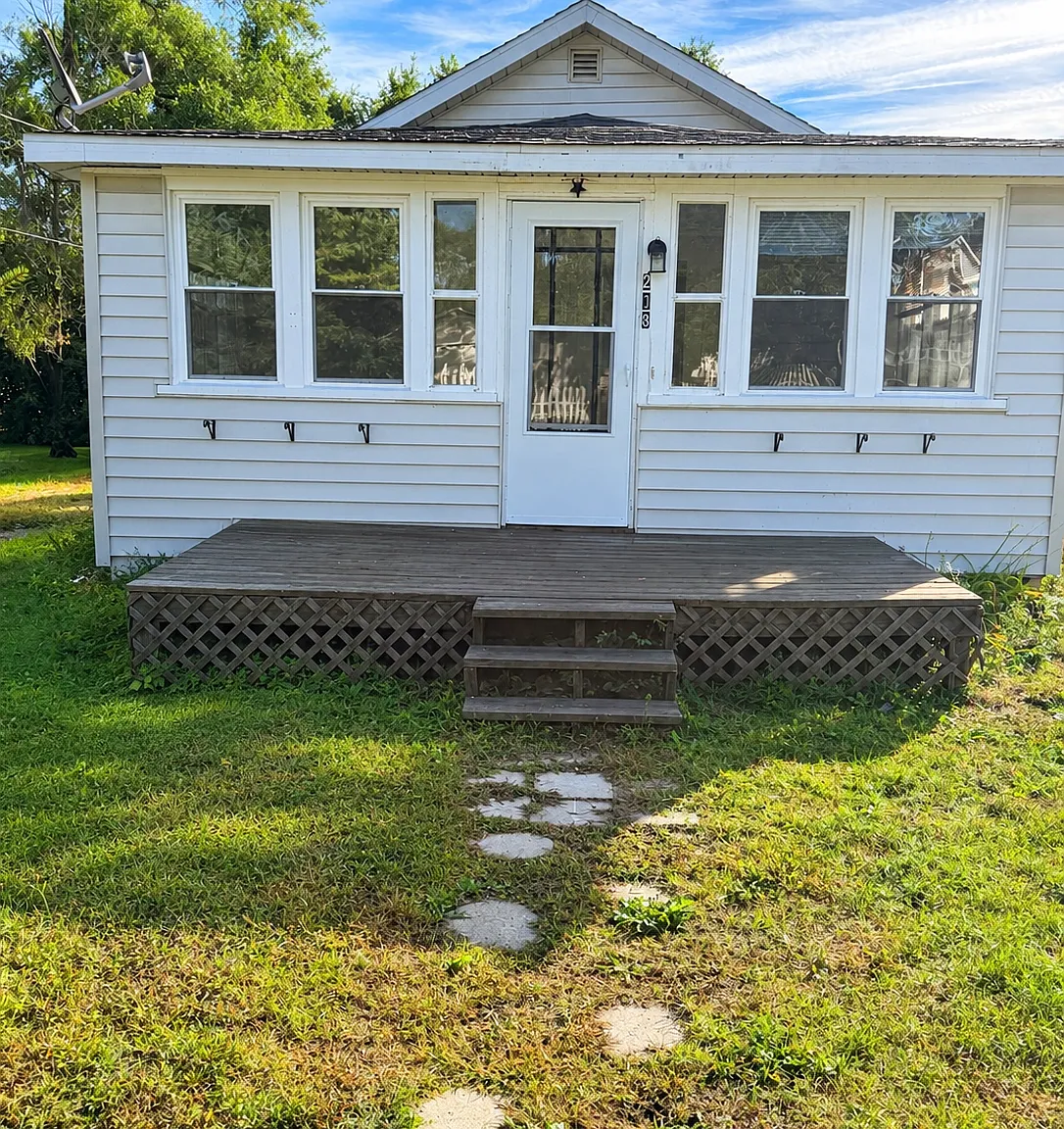 2 bed, 560 sqft, $1,250 — Photo 1