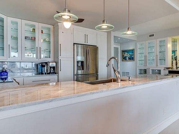 4th image of 800 SE 20th Ave APT 804