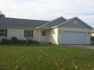 W2402 Heather St, Oconomowoc, WI 53066