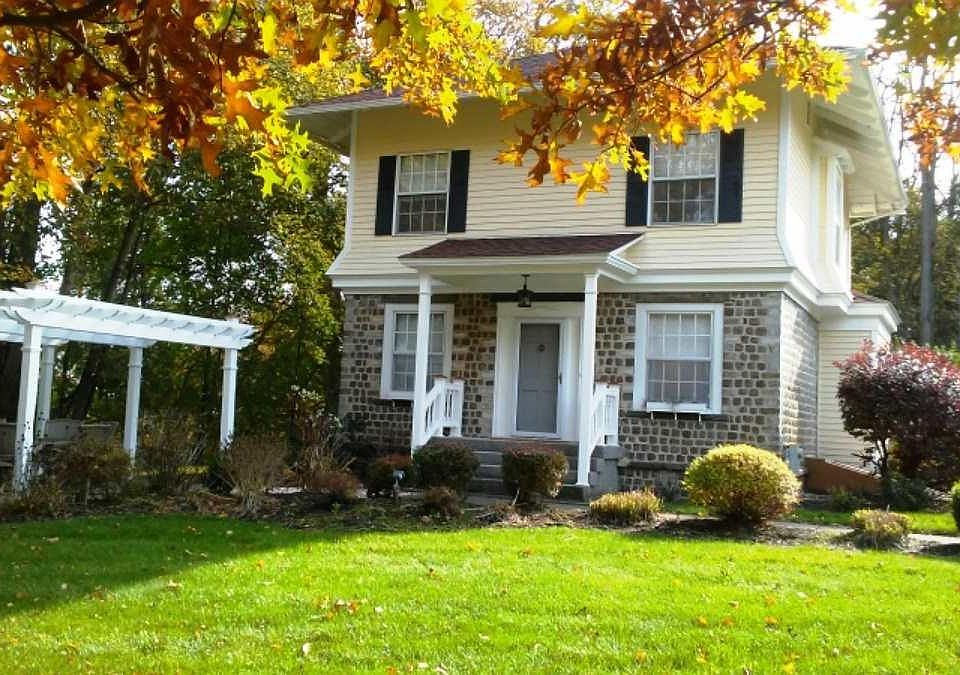 1st image of 119 McCormack Rd N