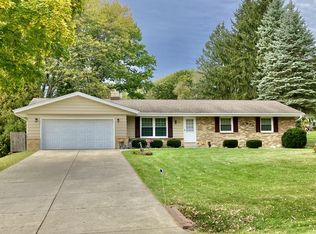 5415 S Oak Ridge Dr, New Berlin, WI 53146