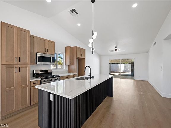 3rd image of 1408 Stacey Ln