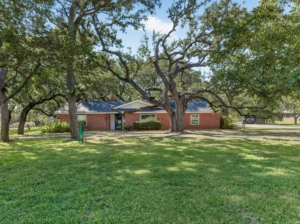 1205 YELLOWSTONE ST, Pleasanton, TX 78064