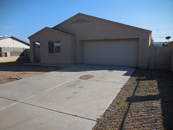 3rd image of 2541 E Pueblo Ave