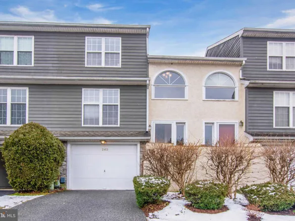 242 Moria Pl, Aston, PA 19014