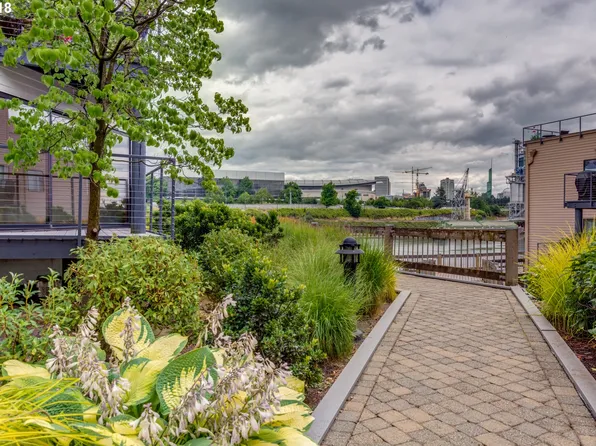 940 NW Naito Pkwy APT L1, Portland, OR 97209