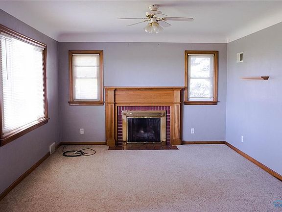 4th image of 645 E Leggett St