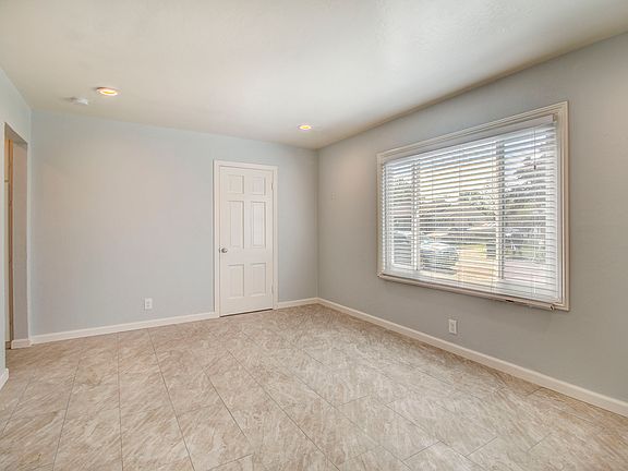 2nd image of 5201 Gordon Dr