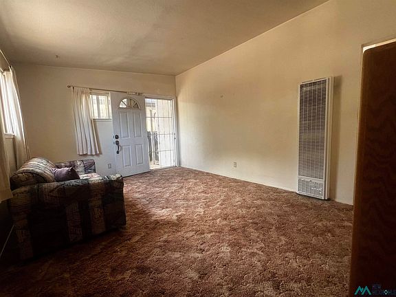 2nd image of 832 Truman Ave