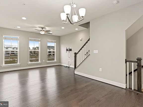 4th image of 23005 Sullivans Cove Sq