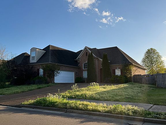 2nd image of 3401 Champion Hills Dr