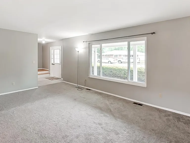 415 Rustic Ct — Photo 7