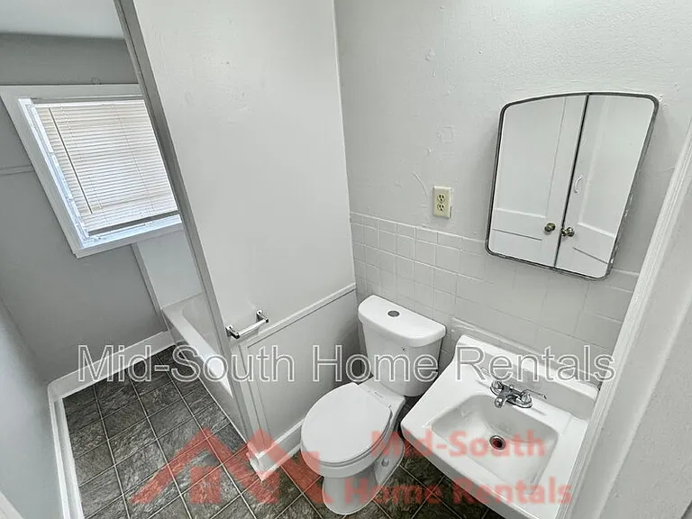 1515 Madison Ave #4 — Photo 3