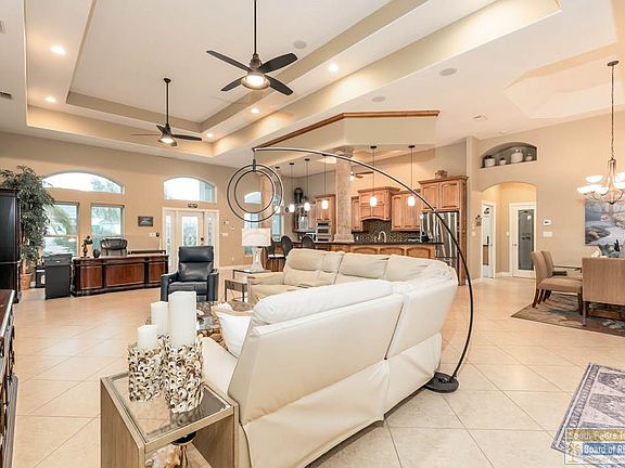 3rd image of 7 Sawgrass Ct