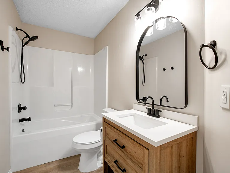 3332 N Governeour Cir — Photo 8