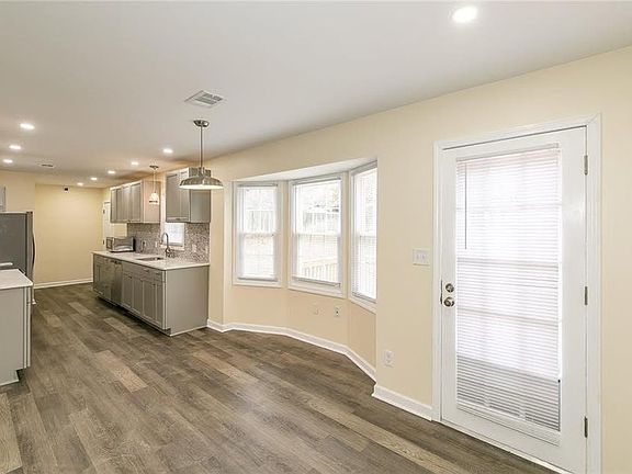 2nd image of 6658 Rockbridge Rd