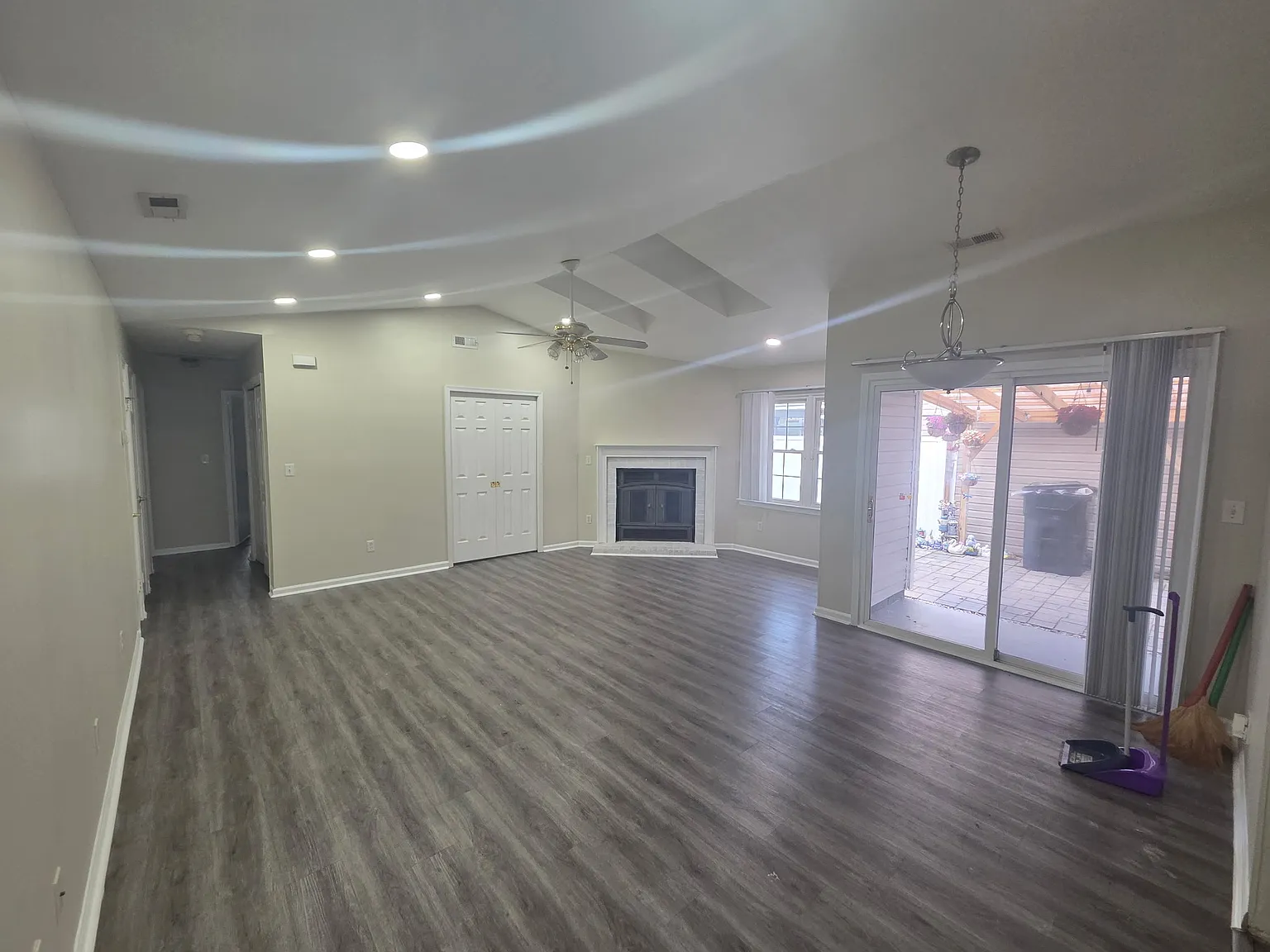 5 bed, 1350 sqft, $2,650 — Photo 2