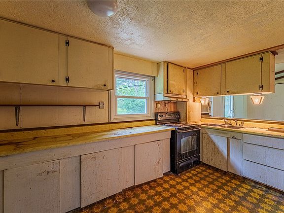 4th image of 4100 Crane Rd