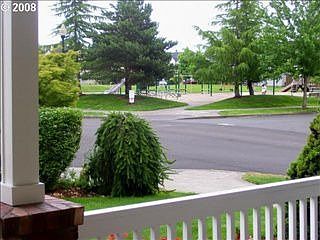 3rd image of 2411 NE 11th Ave