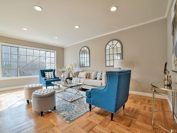 4th image of 250 De Long St
