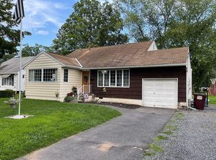 10 Peach Ln, Saugerties, NY 12477