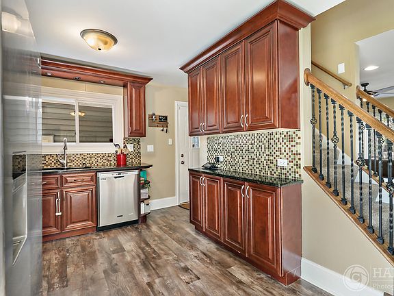 3rd image of 1004 Osmond Ave
