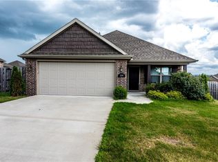 3200 N Raven Ln, Fayetteville, AR 72704