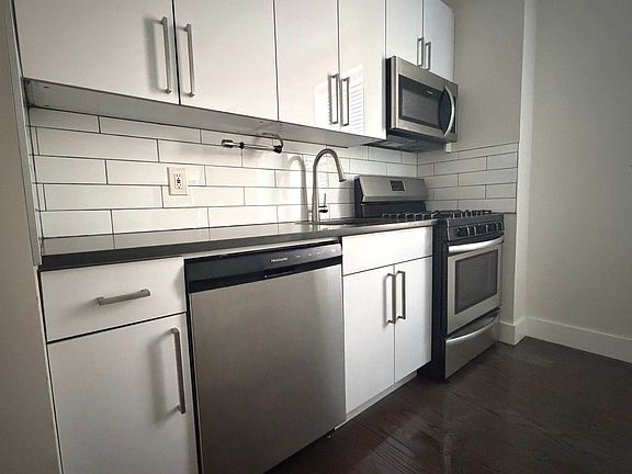 2nd image of 630 Rugby Rd #21