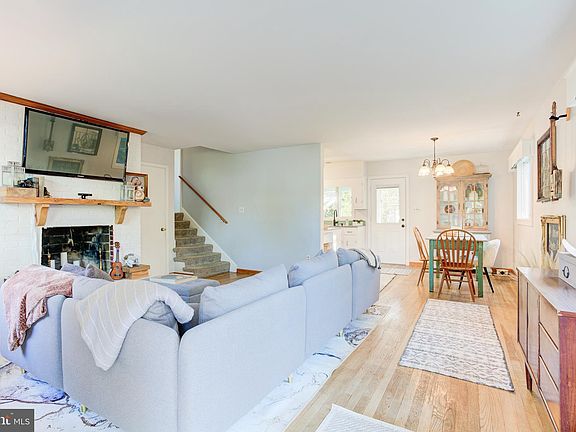 2nd image of 1515 Margaret St