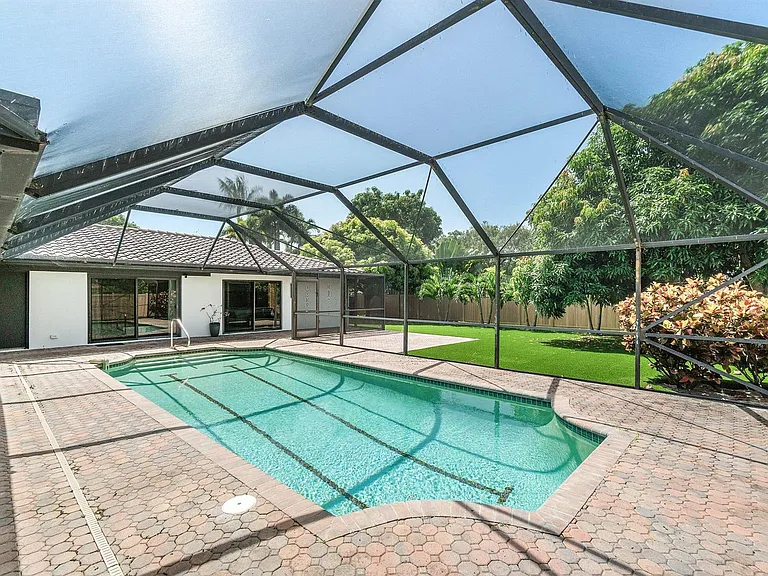 820 SW 16th St — Photo 40