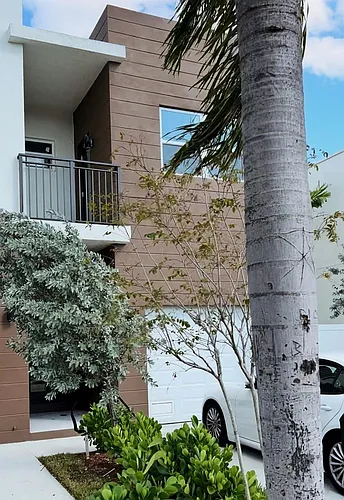 480 NW 27th Ave Photo 1