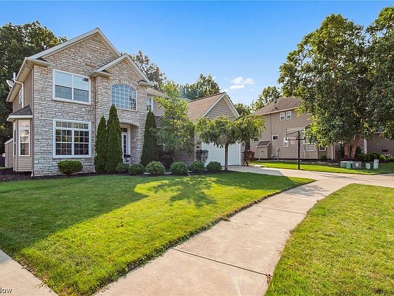 3rd image of 32904 Sorrento Ln