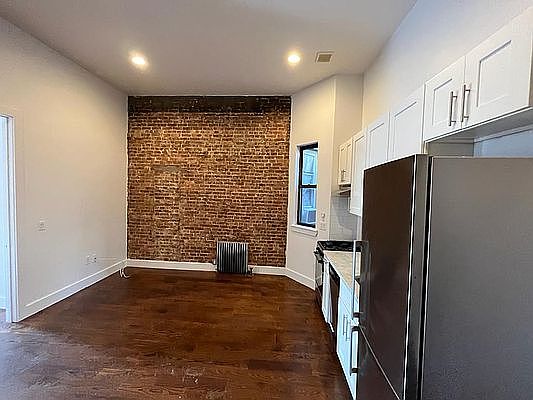 2nd image of 357 Adelphi St #4C