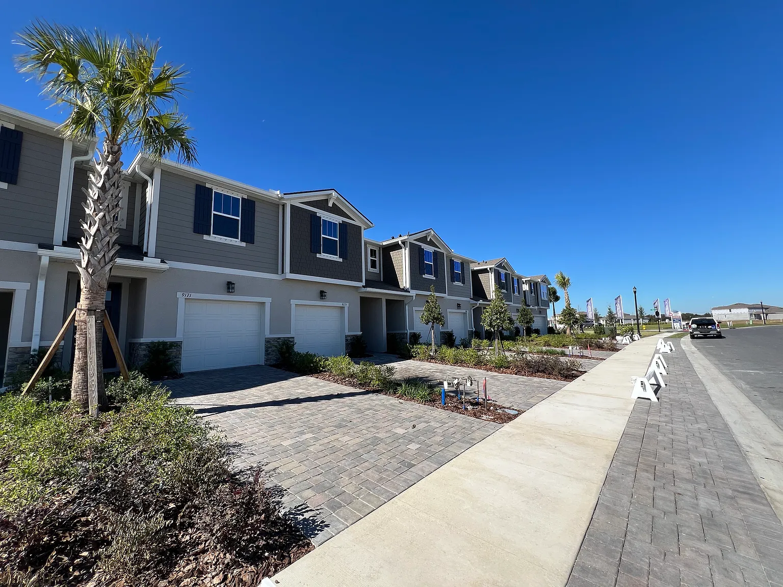 3 bed, 2.5 bath, 1675 sqft, $2,150 — Photo 2