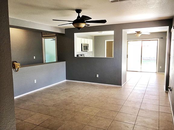 Entry Way/Living Room 