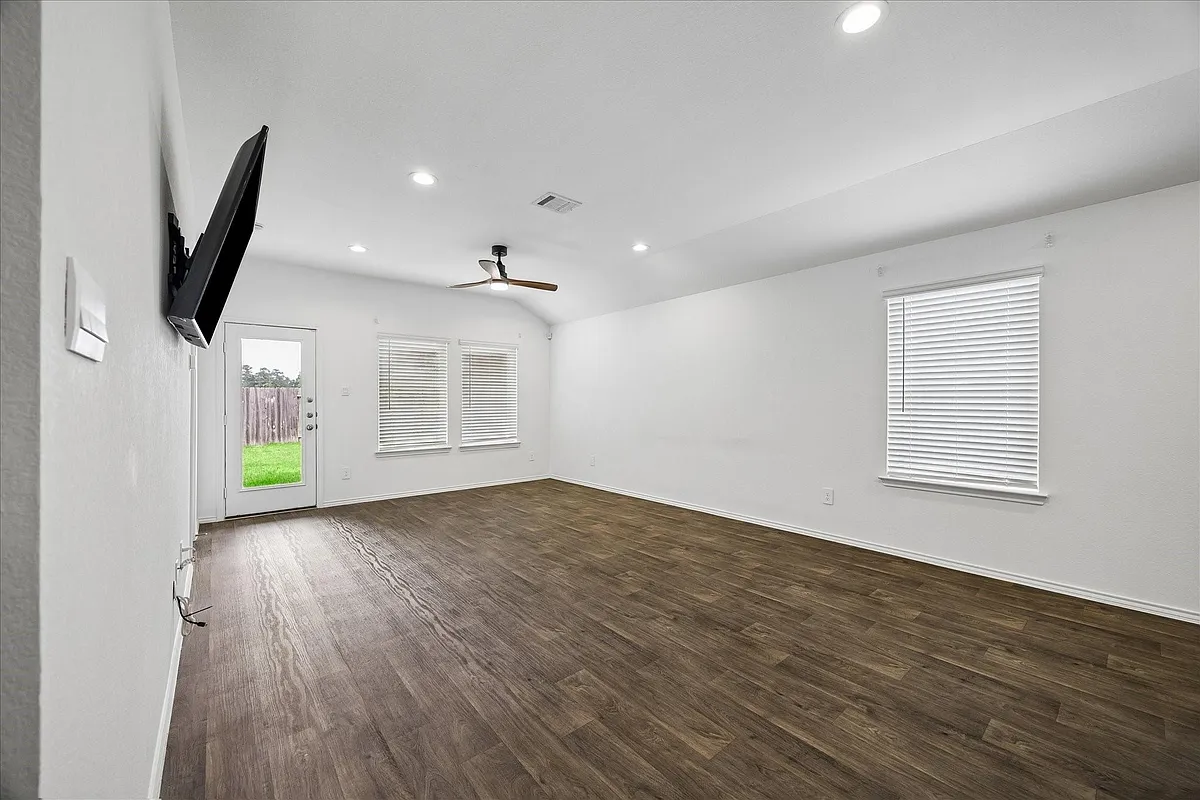 Building Photo - 16691 Lonely Pines Dr