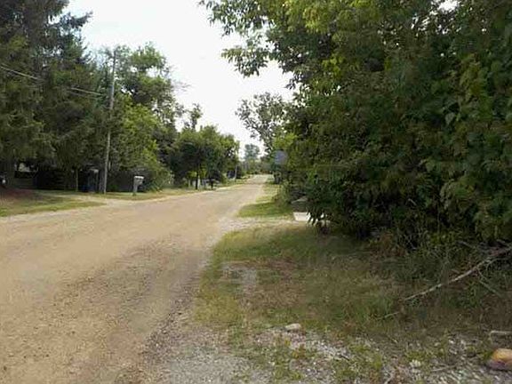 5th image of 3193 Berent St
