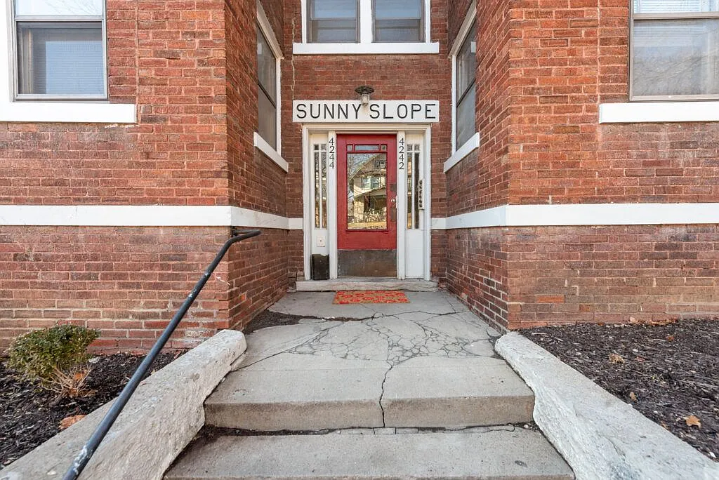Sunny Slope — Photo 4
