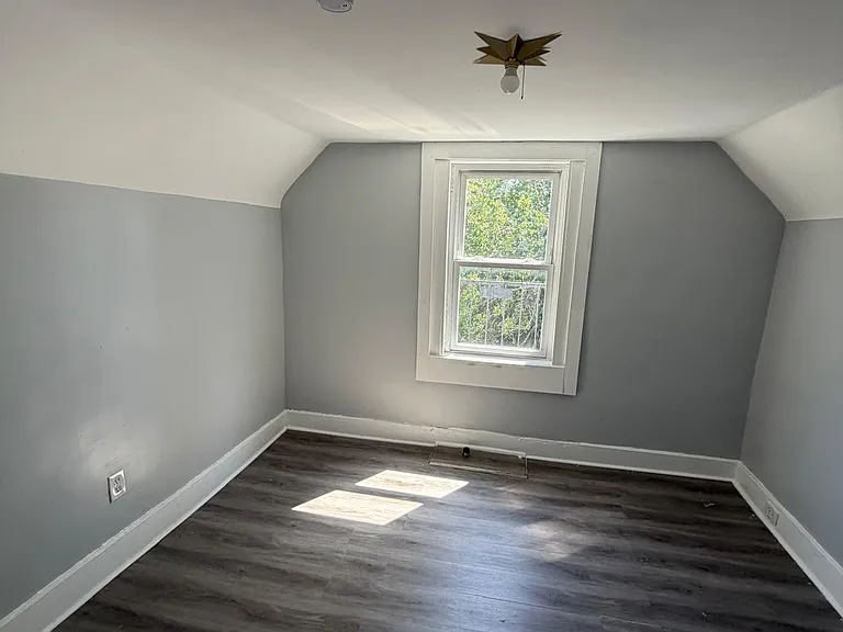 916 Olive St #3 — Photo 2