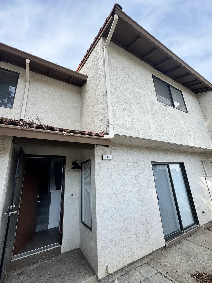 8 Avila Pl photo 1