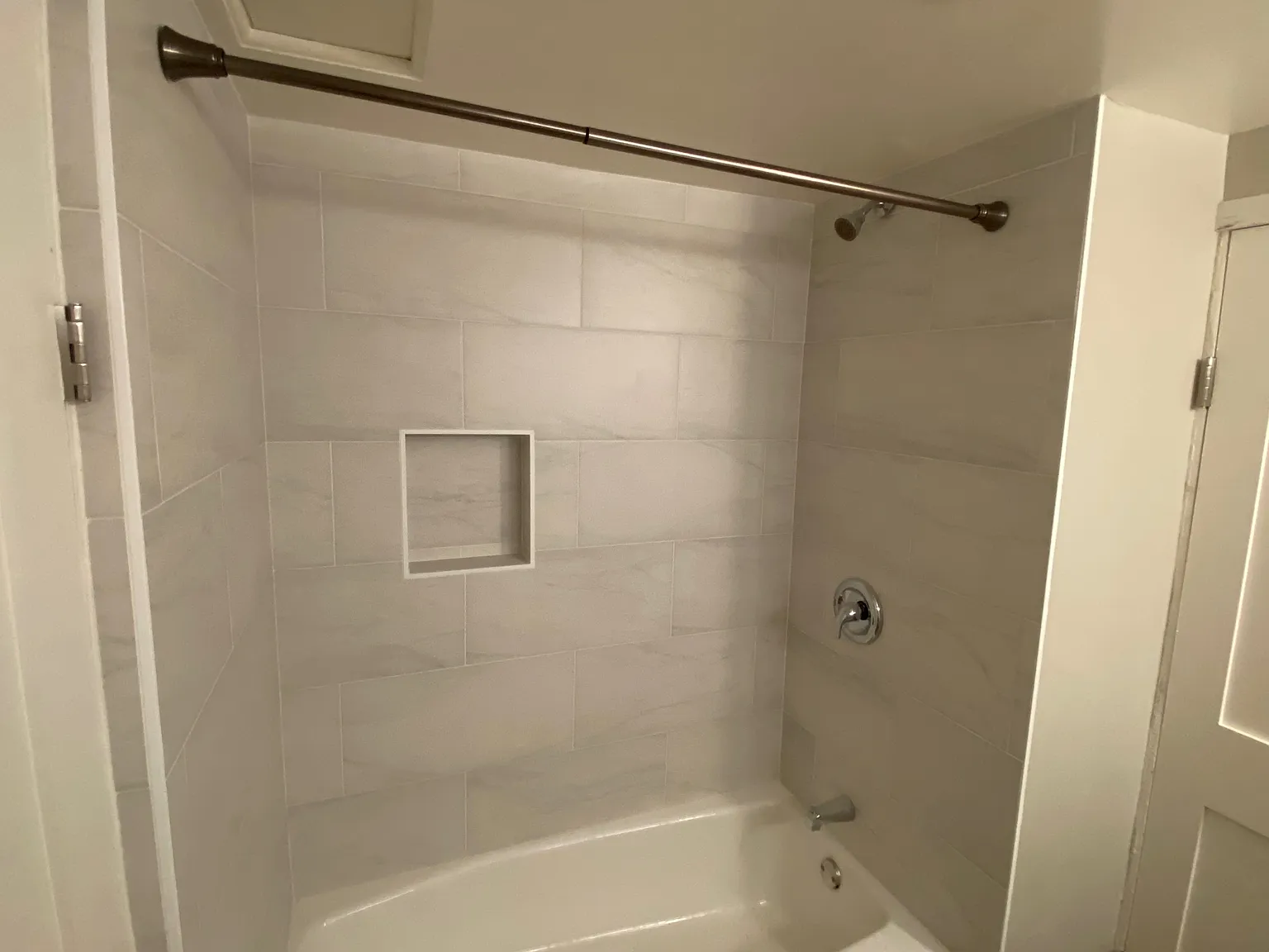 2 bed, 750 sqft, $2,200 — Photo 3