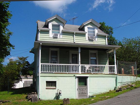 2nd image of 15 E Emmett St