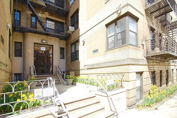 Rented by City Connections Realty | media 18