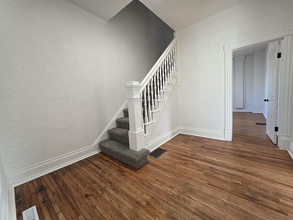 3rd image of 1118 Iowa St